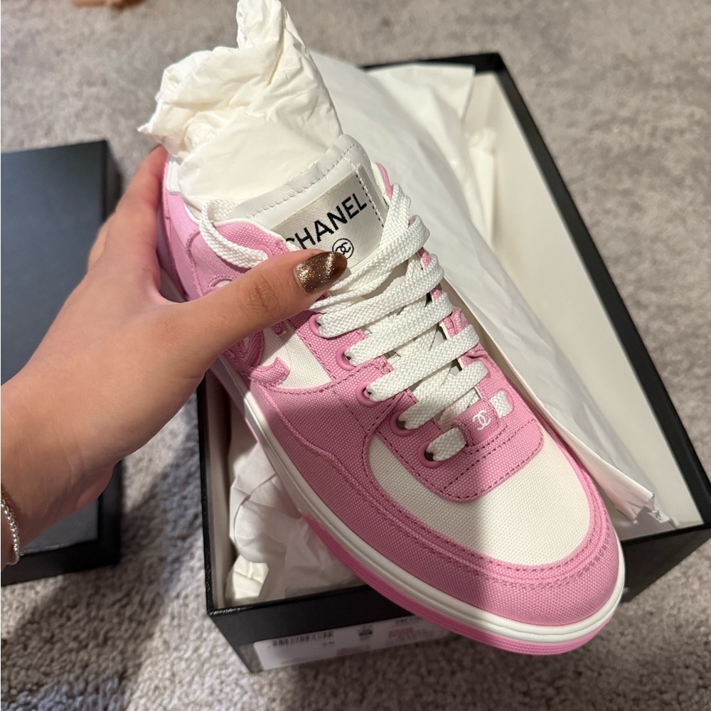 Chanel 2024 Interlocking CC Logo Sneakers pink white 38